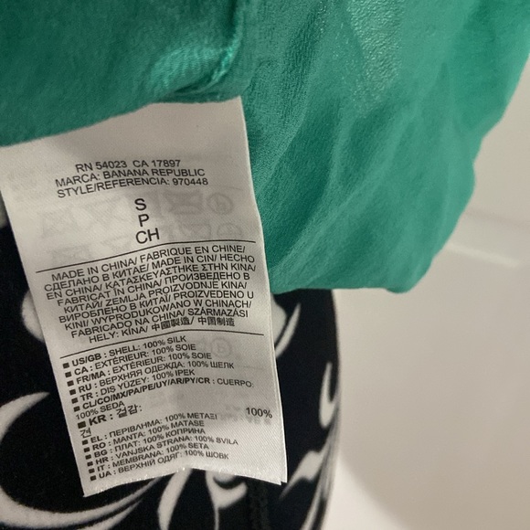 Banana Republic silk button up sleeveless blouse - Picture 5 of 5